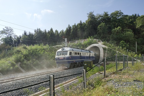 1567392540955046.jpg 湖南蒙華鐵路項目順利完成動態(tài)驗收.jpg