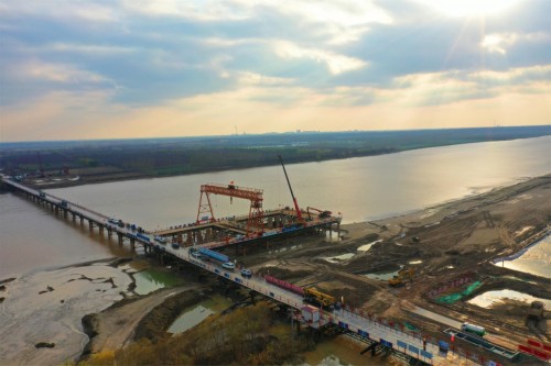 經(jīng)濟觀察網(wǎng):中交一公局沾臨二標二分部:用心鑄就精品橋